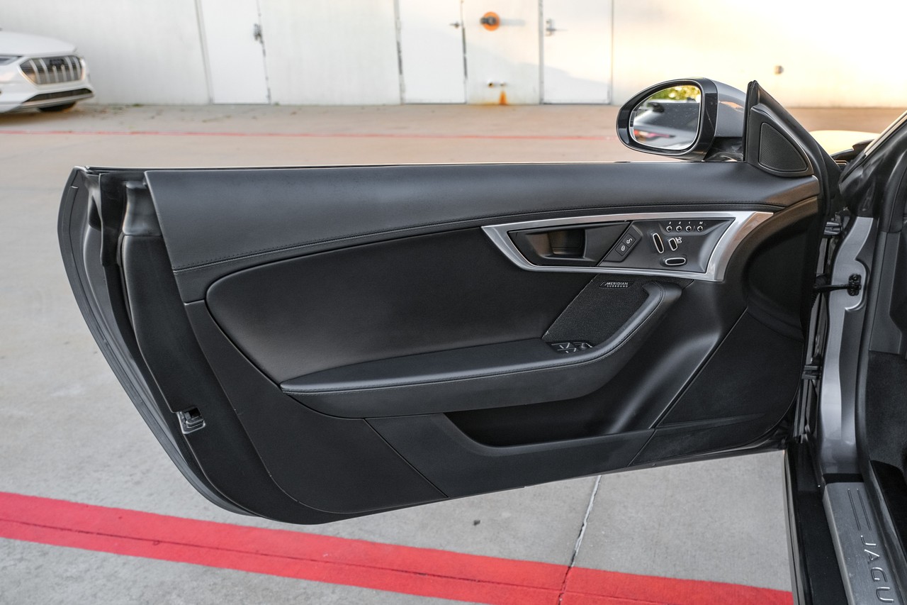 Jaguar F-Type Vehicle Main Gallery Image 35