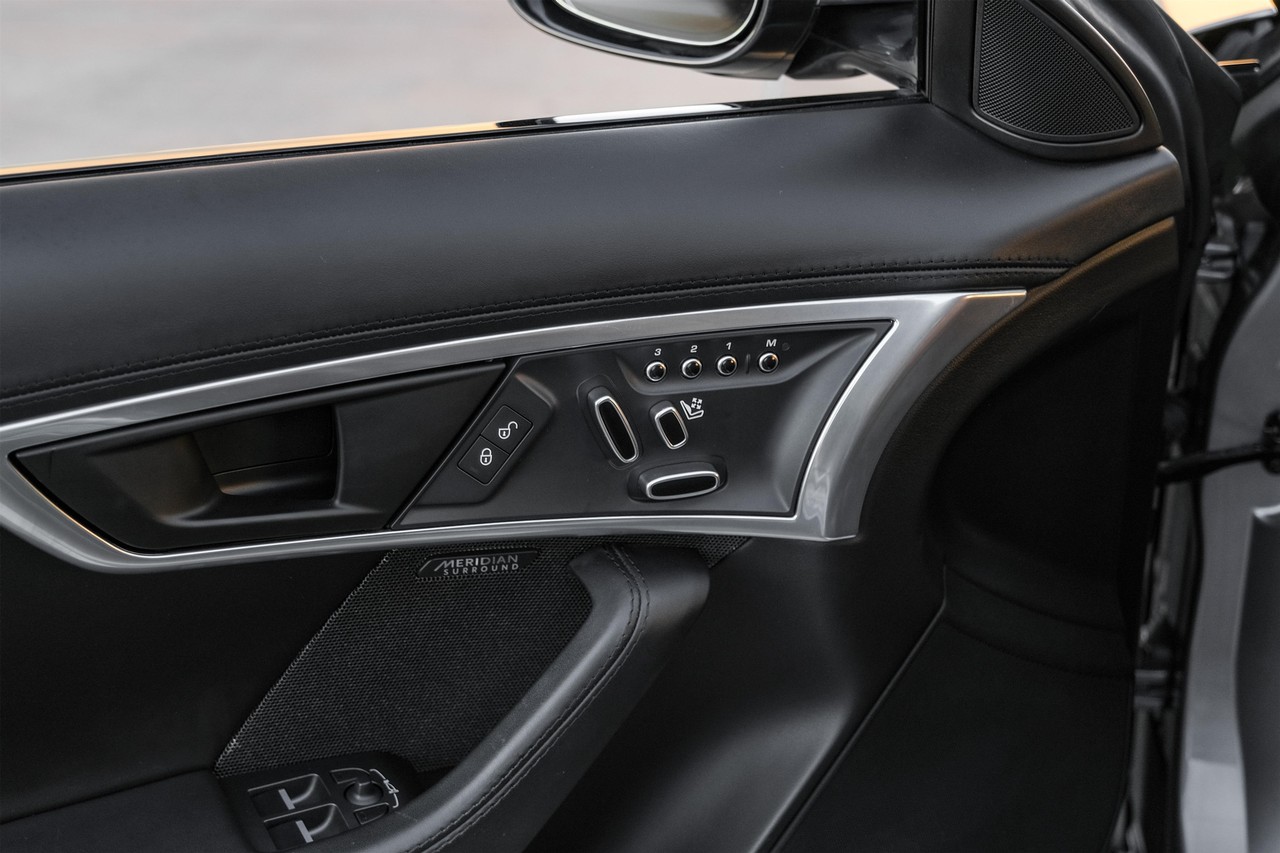 Jaguar F-Type Vehicle Main Gallery Image 37