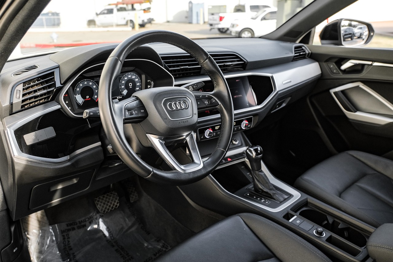 Audi Q3 Vehicle Main Gallery Image 03