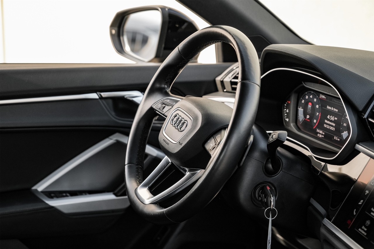 Audi Q3 Vehicle Main Gallery Image 14