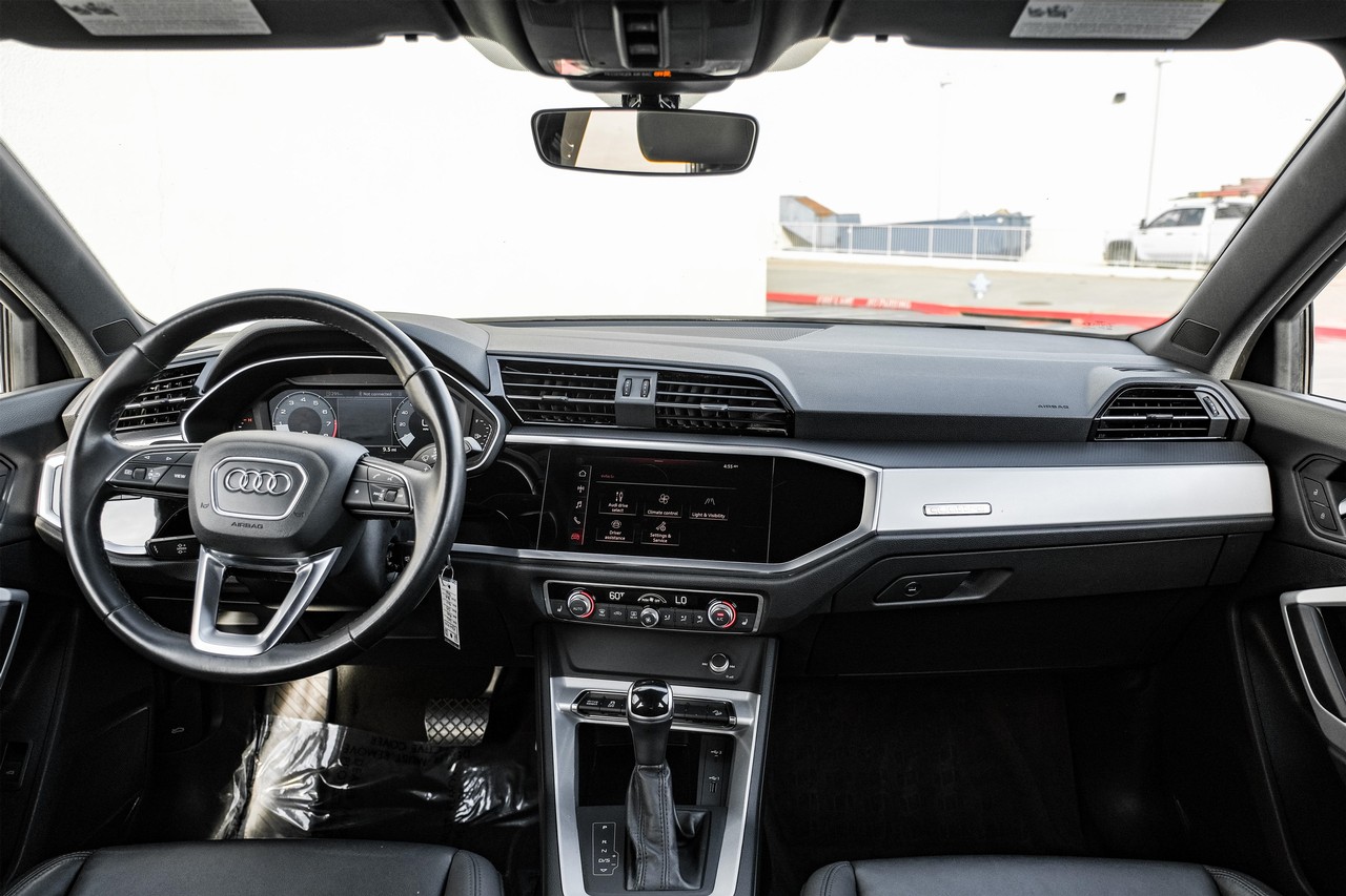 Audi Q3 Vehicle Main Gallery Image 15