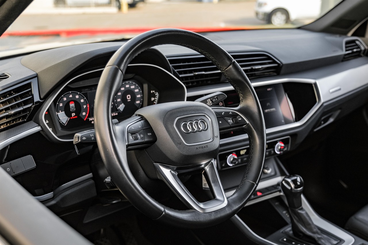 Audi Q3 Vehicle Main Gallery Image 16
