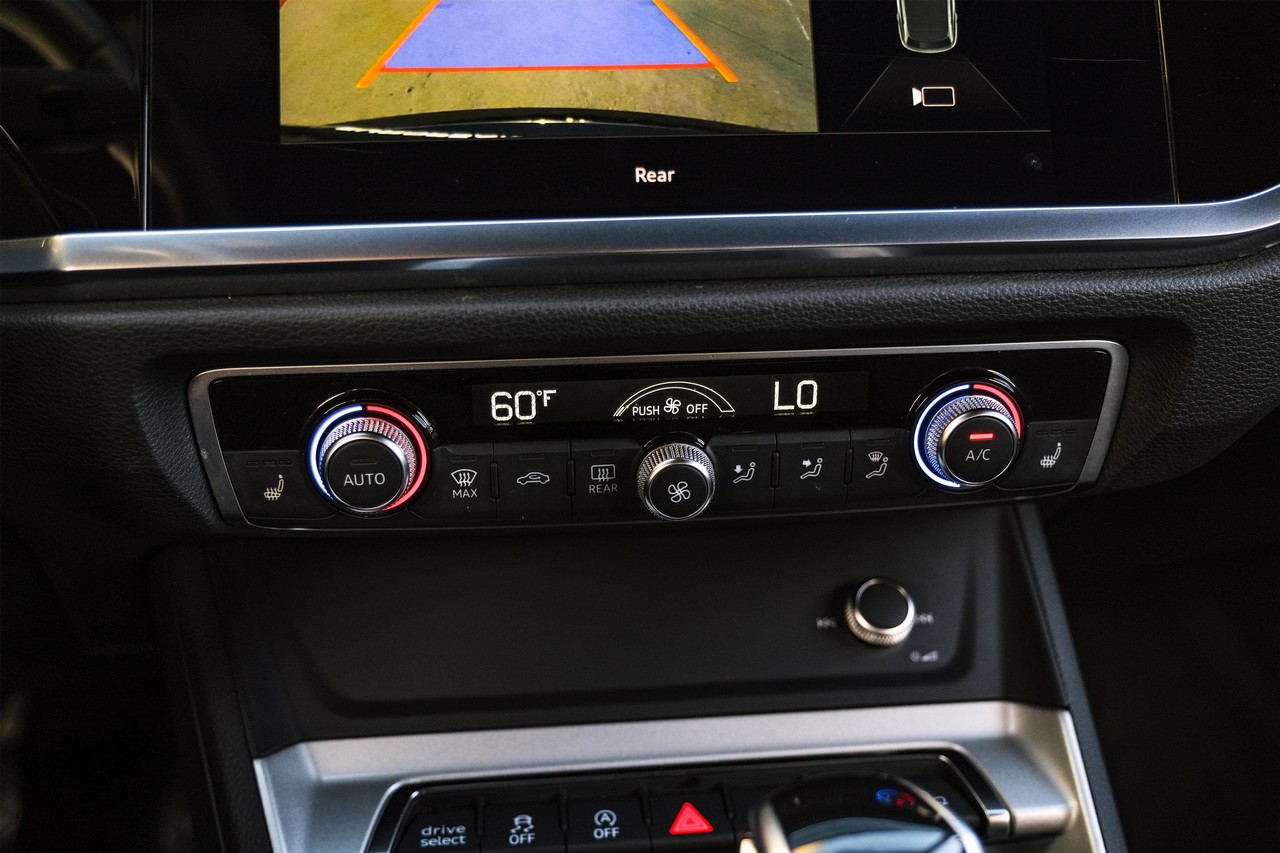 Audi Q3 Vehicle Main Gallery Image 24