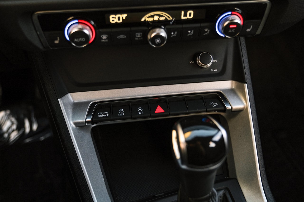 Audi Q3 Vehicle Main Gallery Image 25