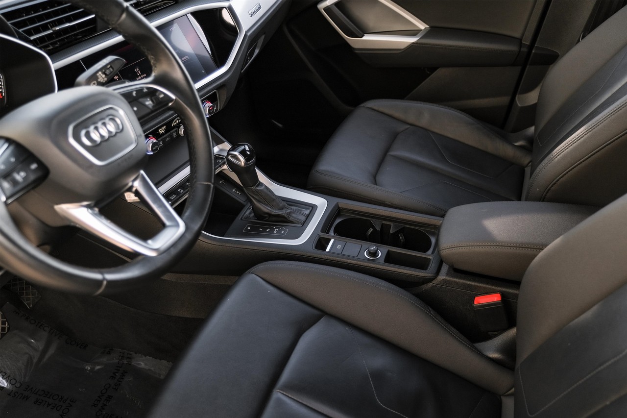 Audi Q3 Vehicle Main Gallery Image 27