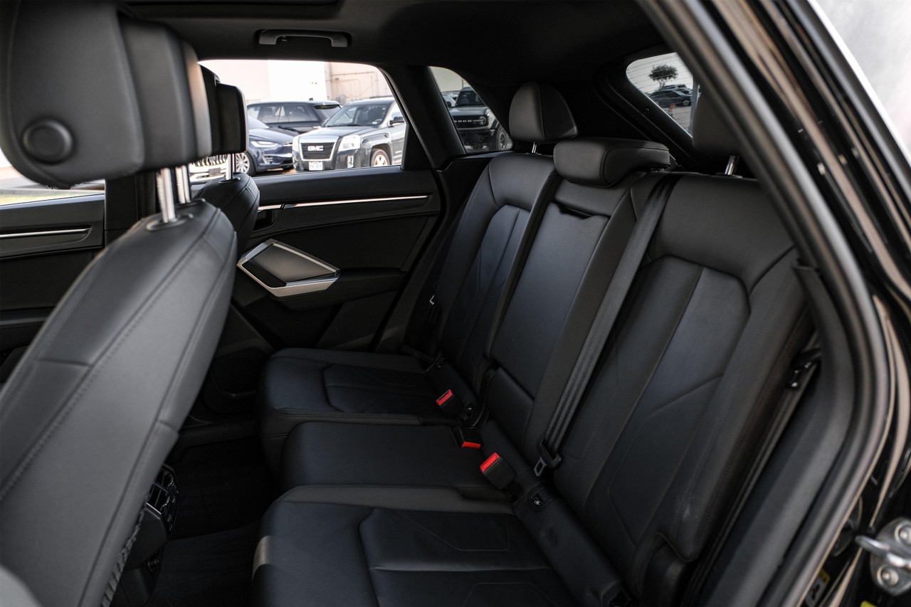 Audi Q3 Vehicle Main Gallery Image 35