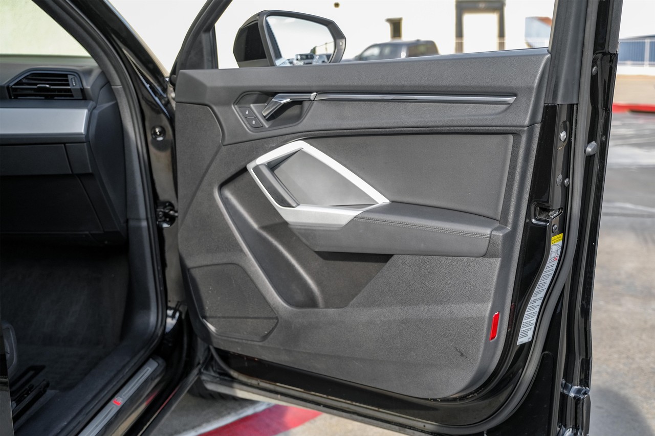 Audi Q3 Vehicle Main Gallery Image 40