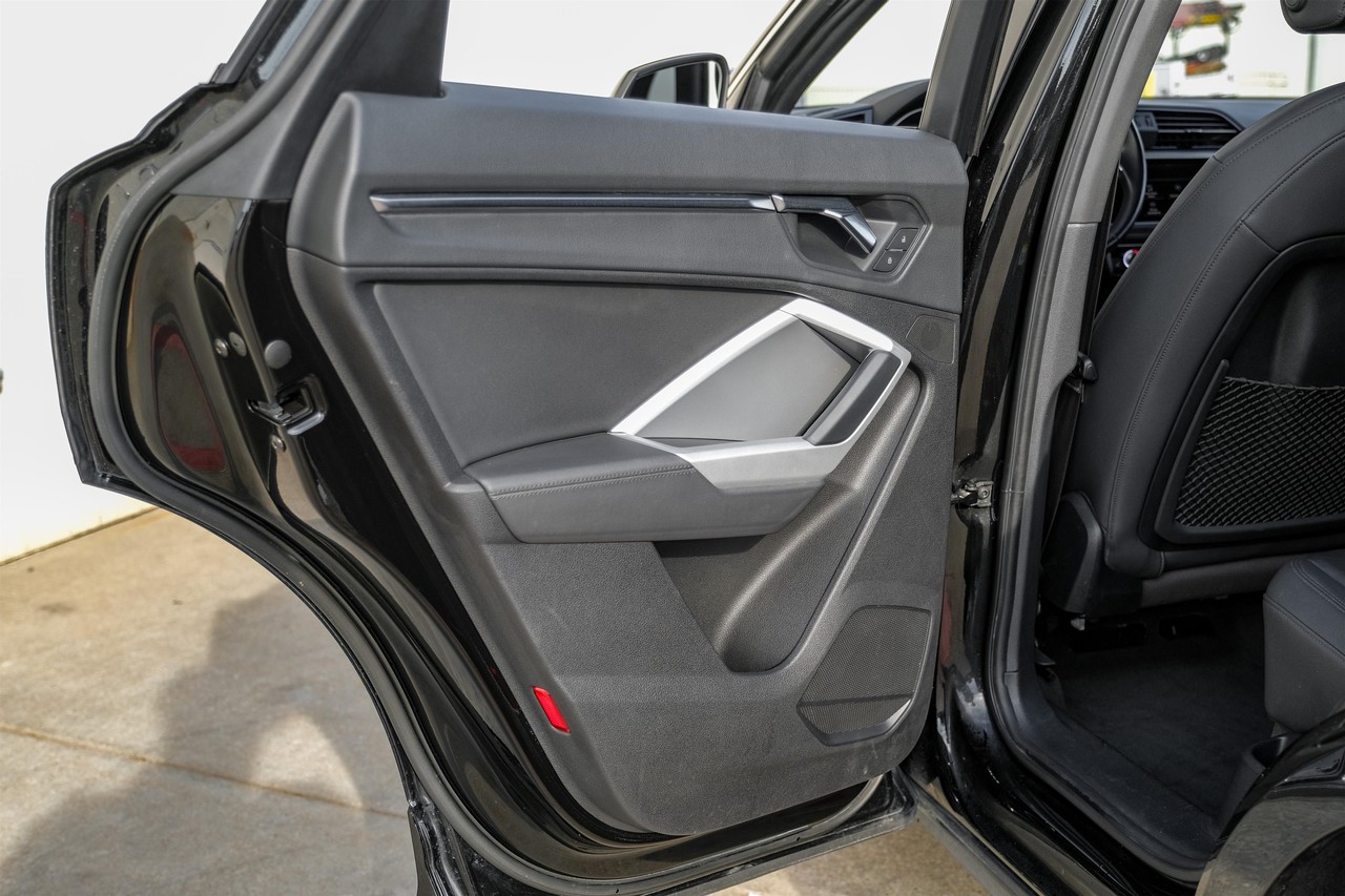 Audi Q3 Vehicle Main Gallery Image 41