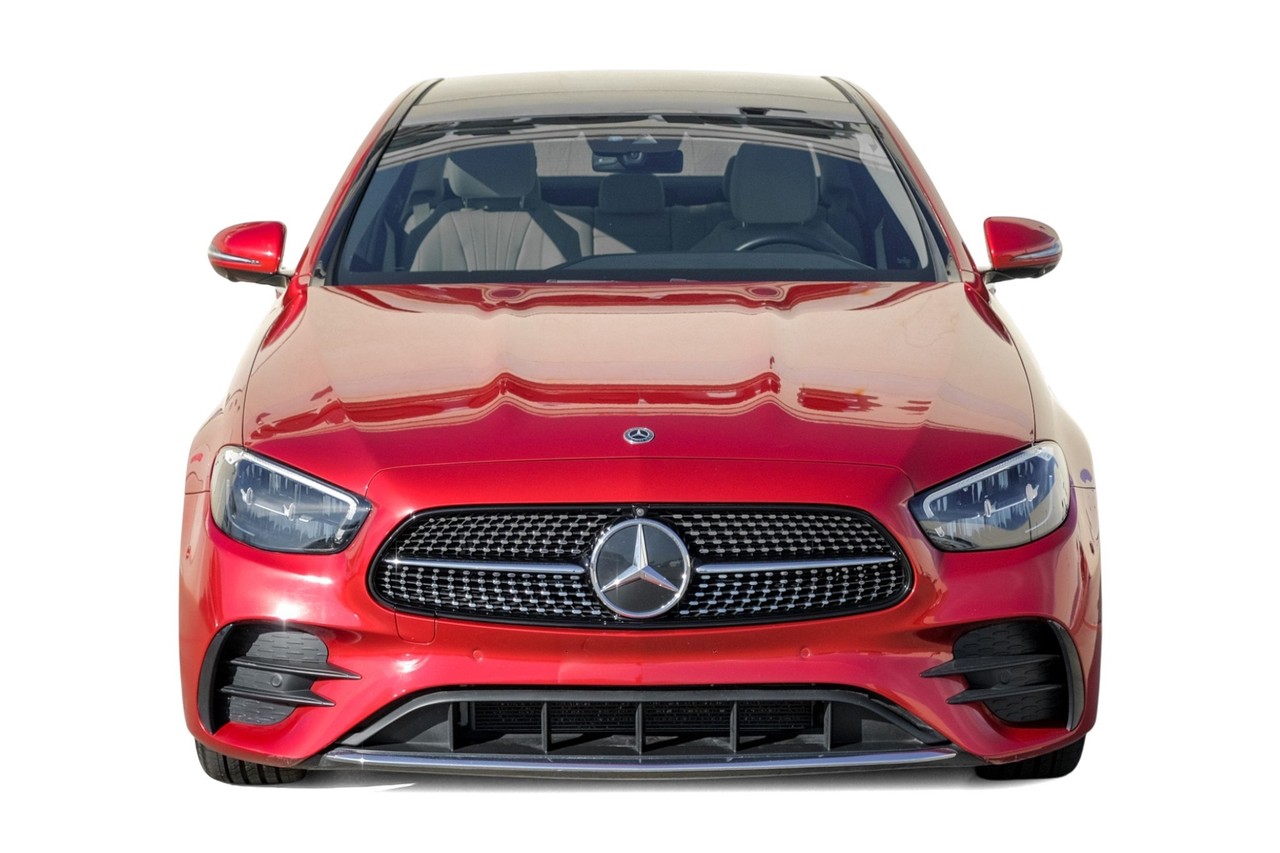 Mercedes-Benz E-Class Vehicle Main Gallery Image 06