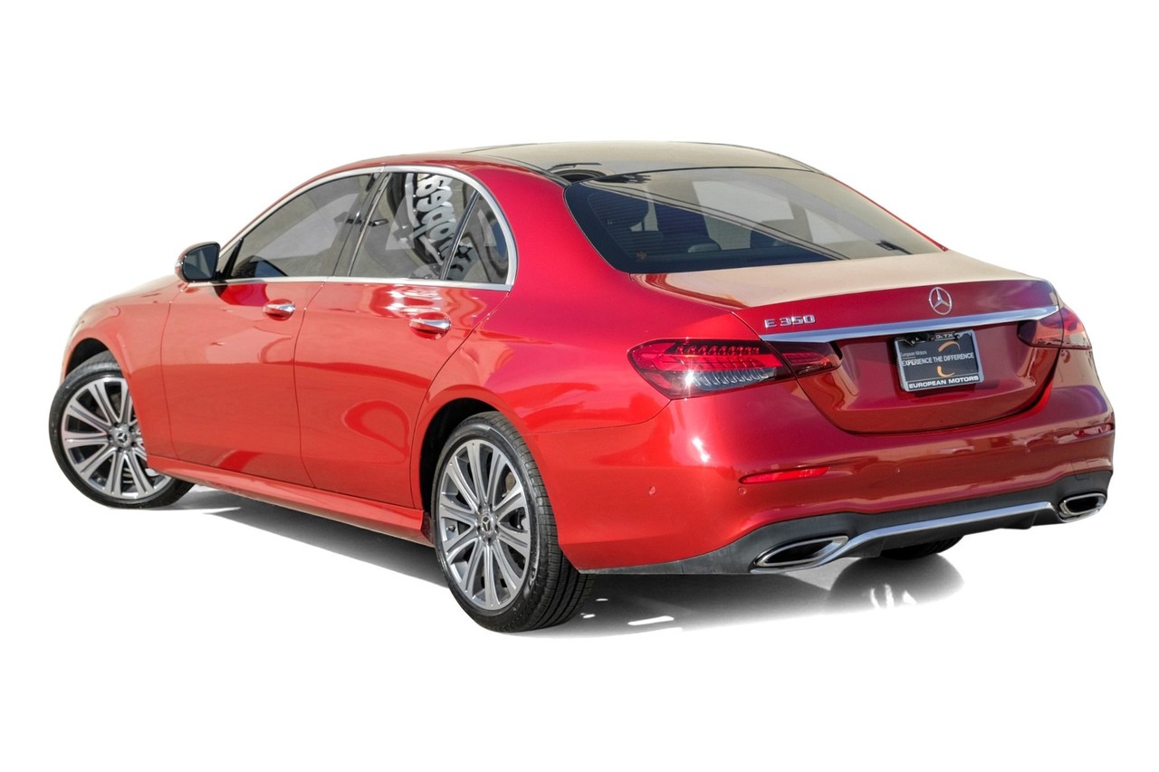 Mercedes-Benz E-Class Vehicle Main Gallery Image 11