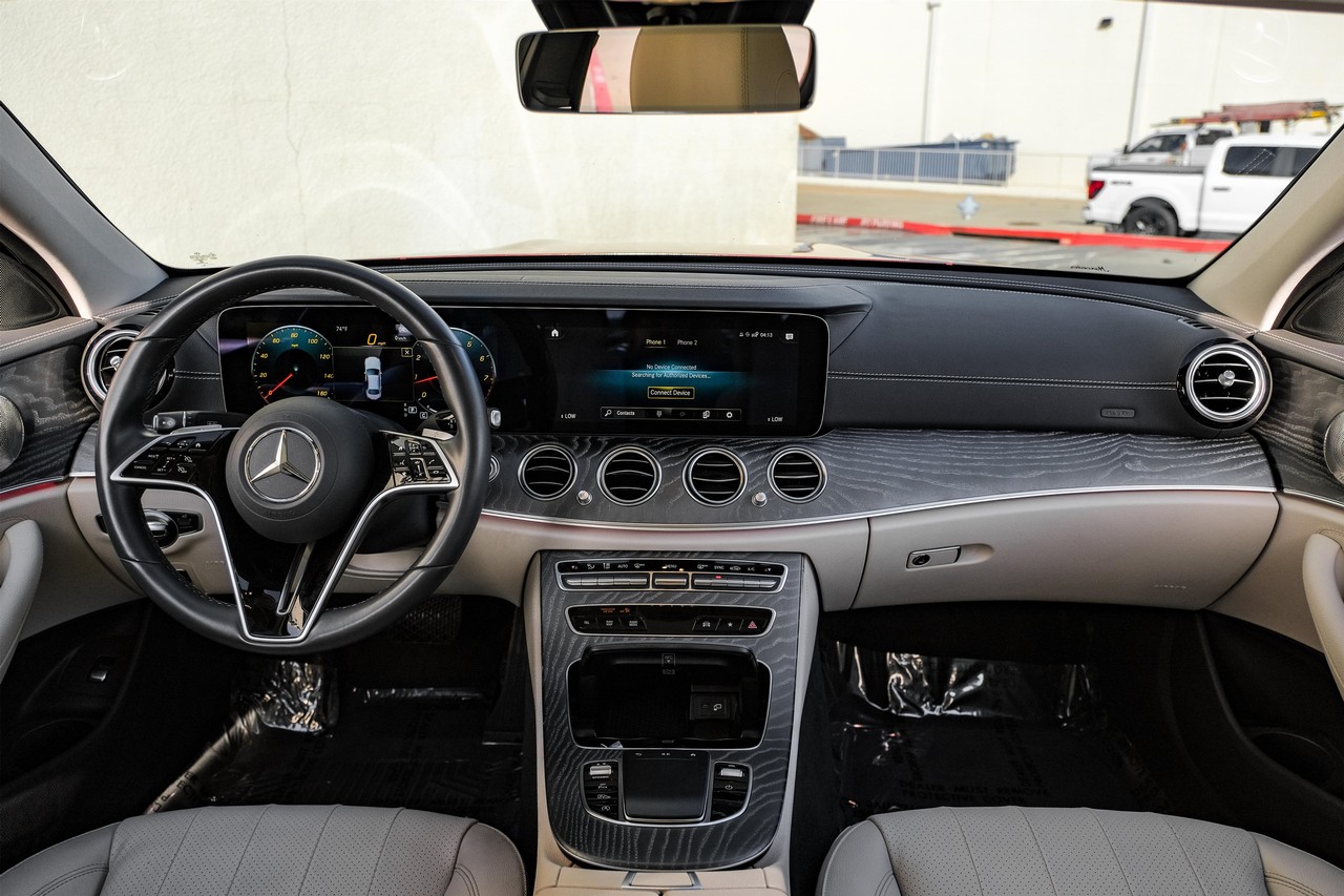Mercedes-Benz E-Class Vehicle Main Gallery Image 15