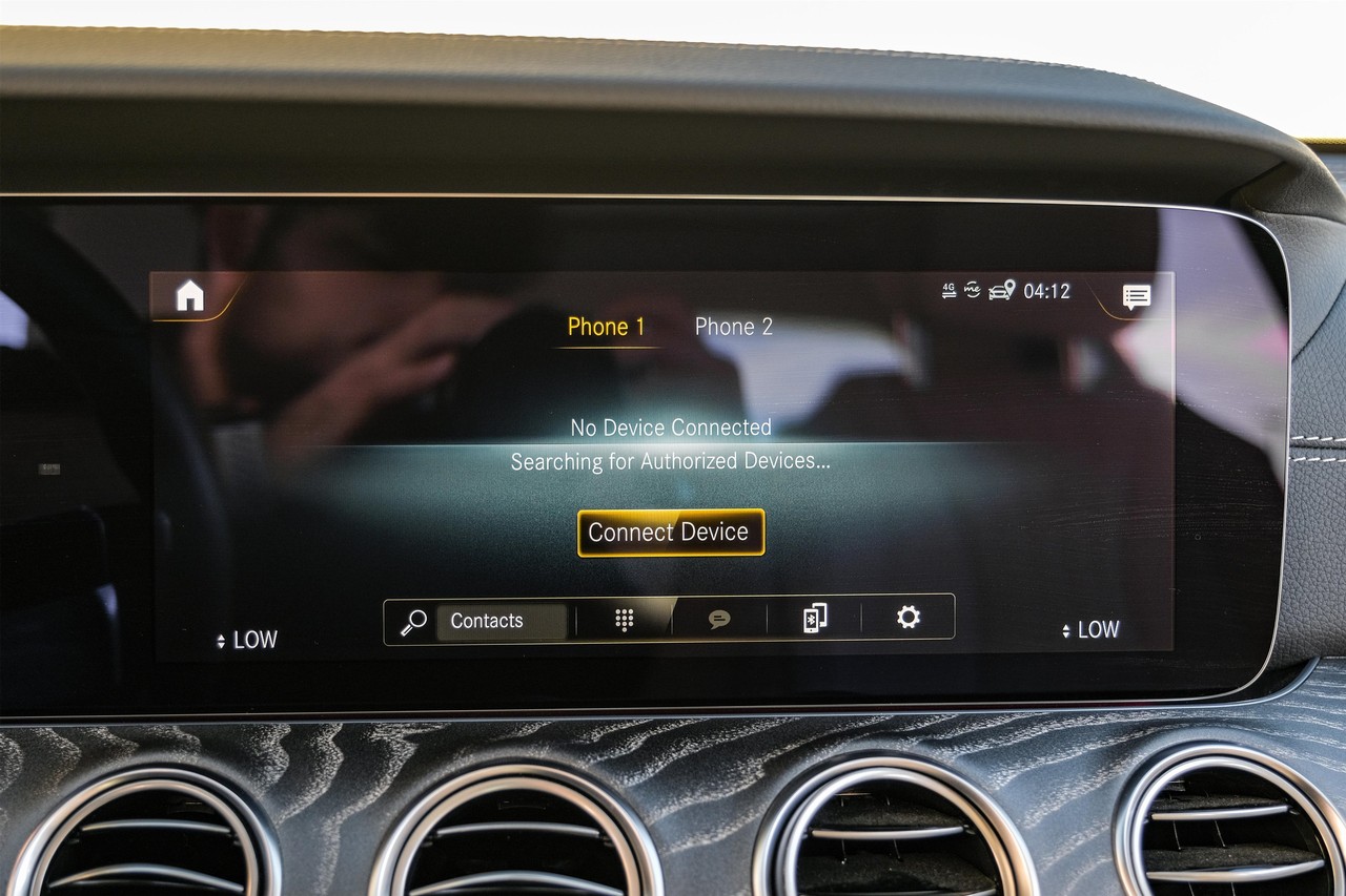 Mercedes-Benz E-Class Vehicle Main Gallery Image 28