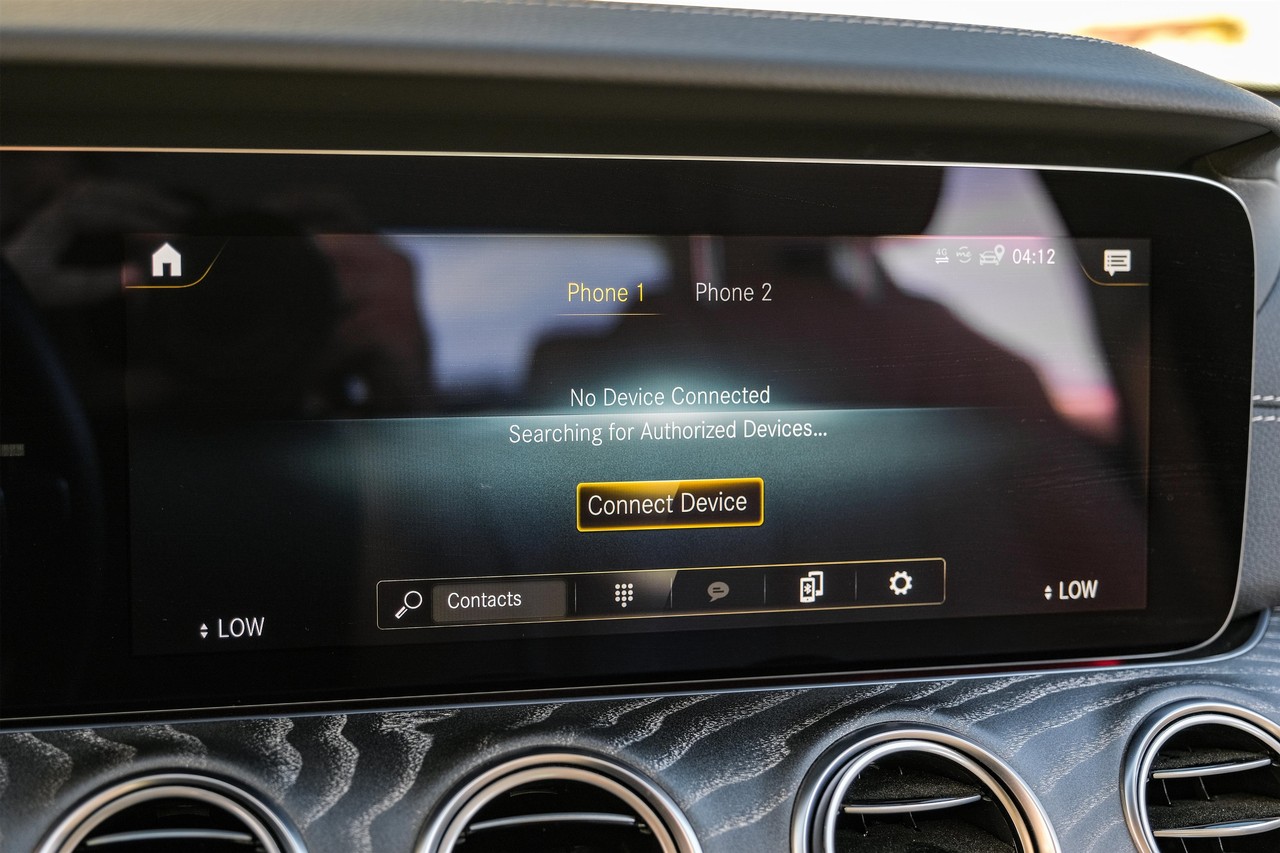 Mercedes-Benz E-Class Vehicle Main Gallery Image 29