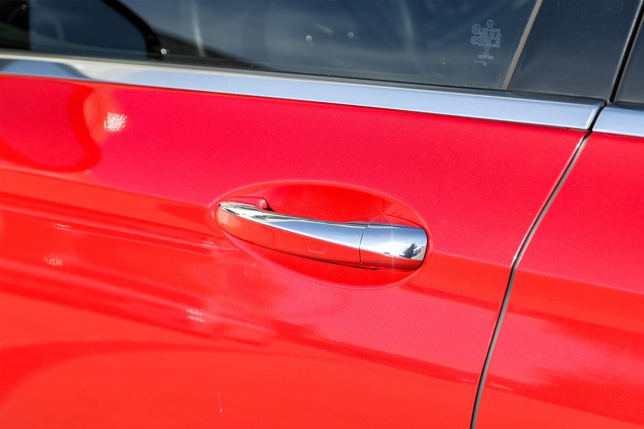 Mercedes-Benz E-Class Vehicle Main Gallery Image 39