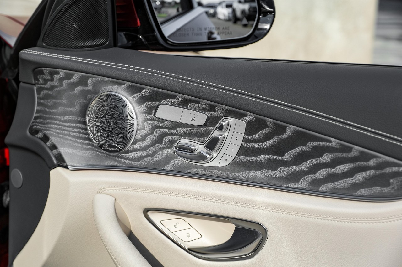 Mercedes-Benz E-Class Vehicle Main Gallery Image 44