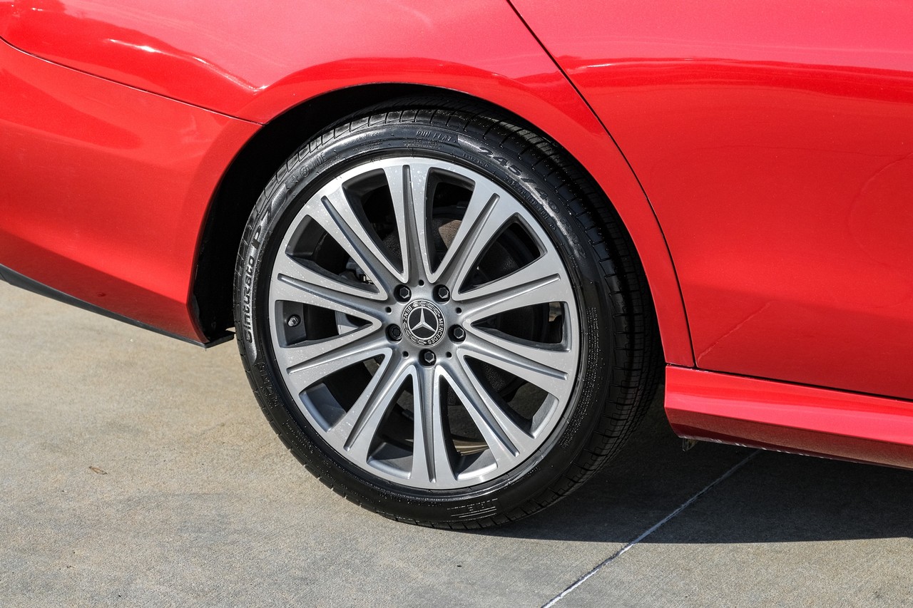 Mercedes-Benz E-Class Vehicle Main Gallery Image 53