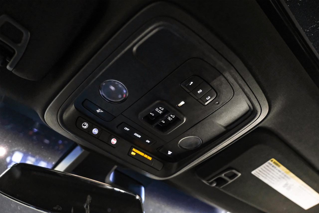 Cadillac ATS-V Coupe Vehicle Main Gallery Image 28