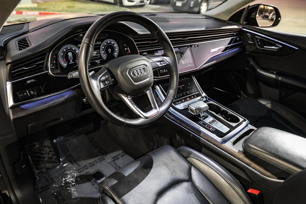 Audi Q8 Vehicle Main Gallery Image 03