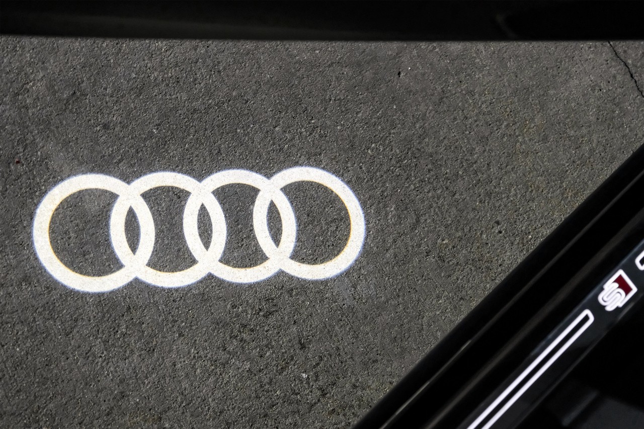 Audi Q8 Vehicle Main Gallery Image 34