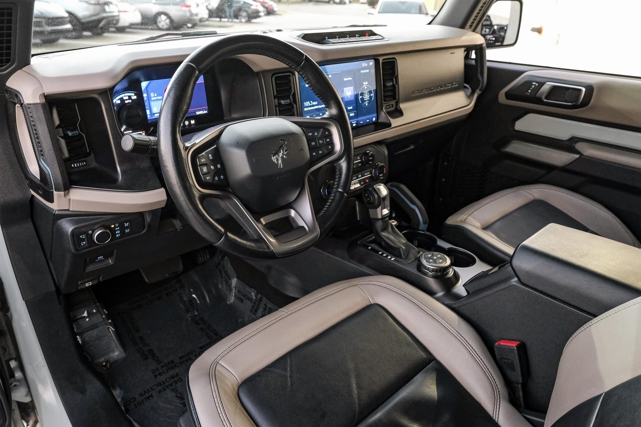 Ford Bronco Vehicle Main Gallery Image 03