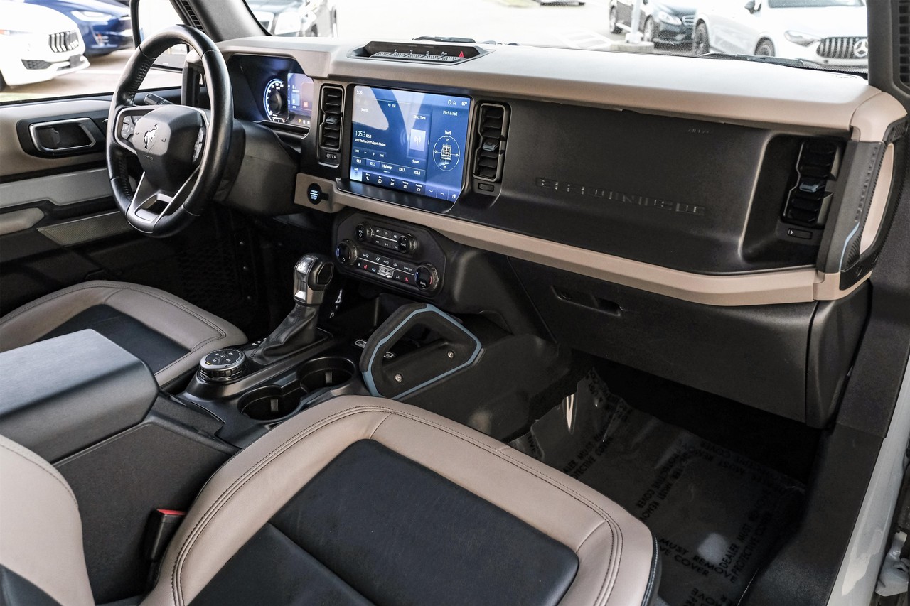 Ford Bronco Vehicle Main Gallery Image 12