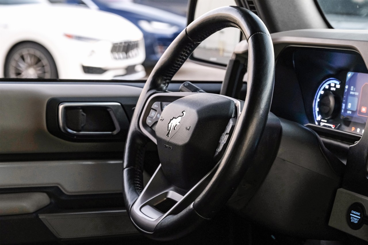 Ford Bronco Vehicle Main Gallery Image 13