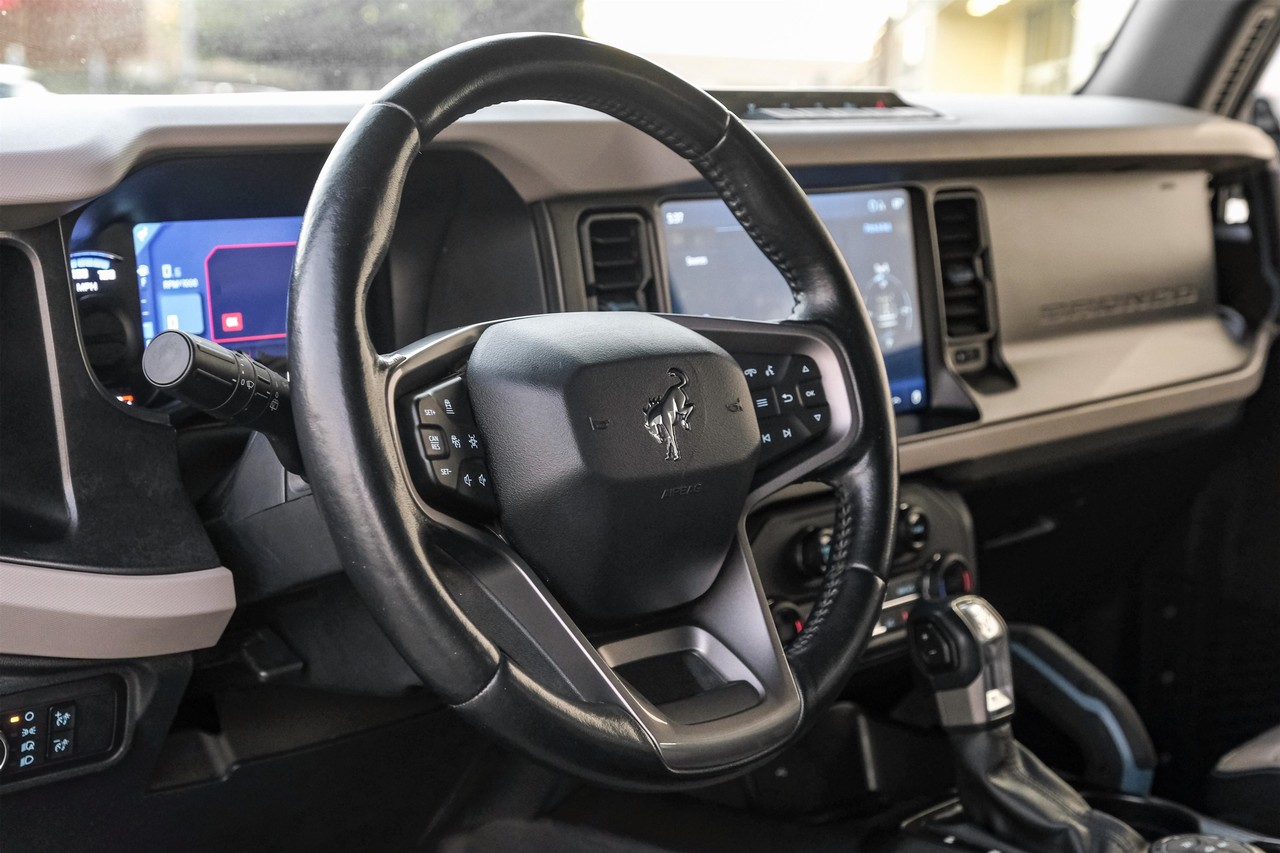 Ford Bronco Vehicle Main Gallery Image 14