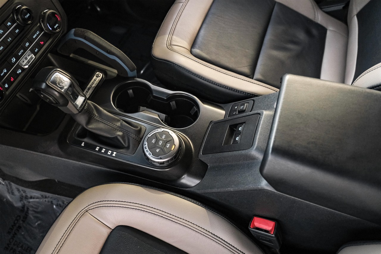 Ford Bronco Vehicle Main Gallery Image 24