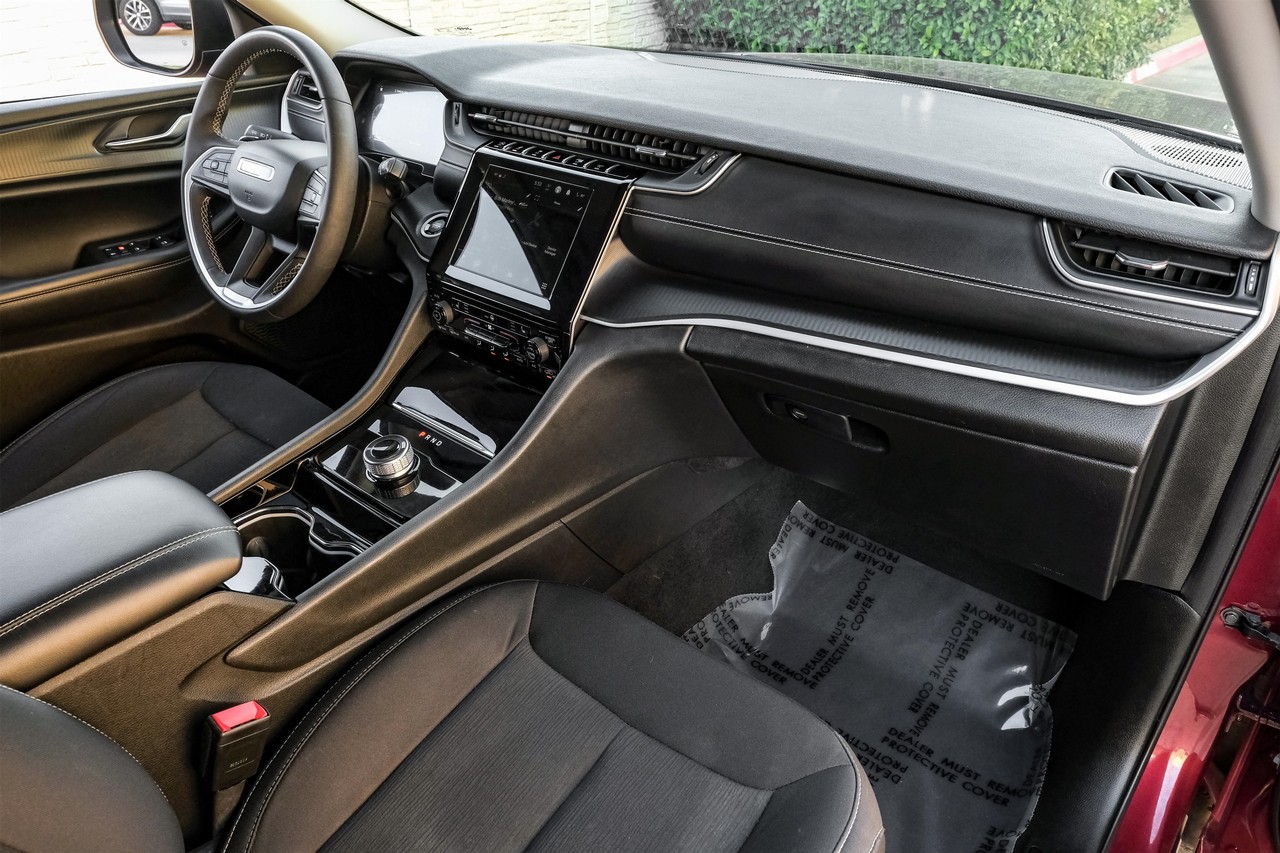 Jeep Grand Cherokee L Vehicle Main Gallery Image 12