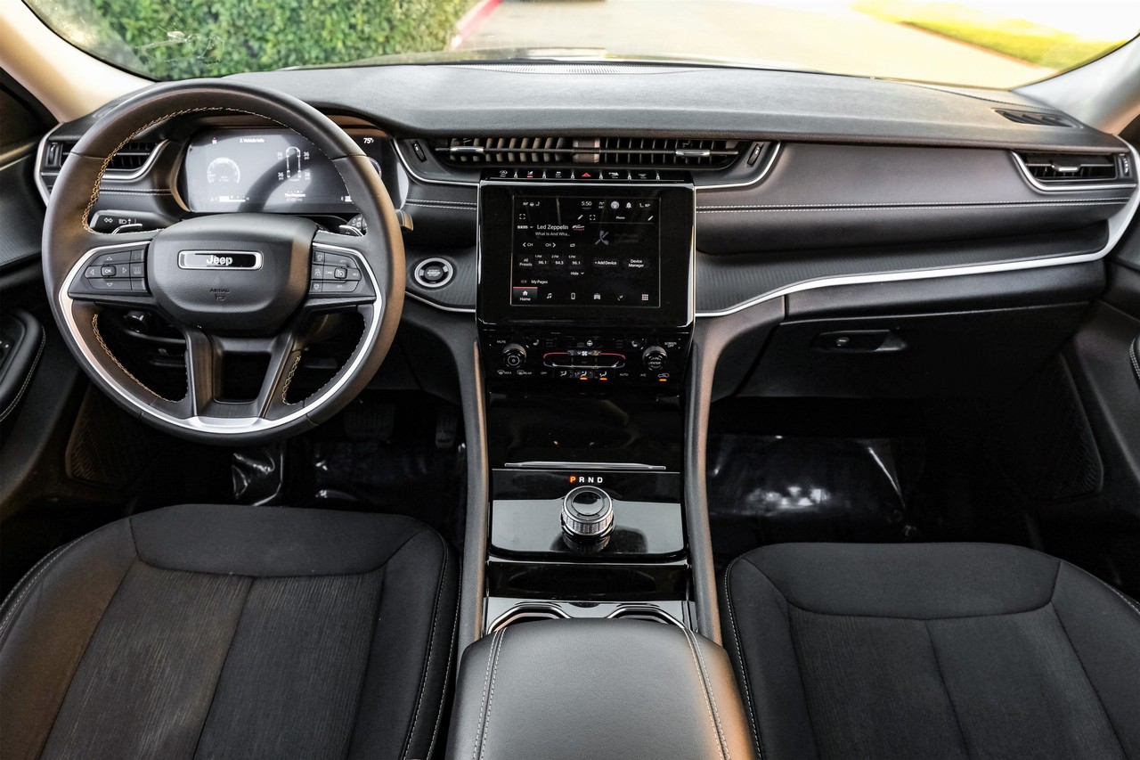 Jeep Grand Cherokee L Vehicle Main Gallery Image 14