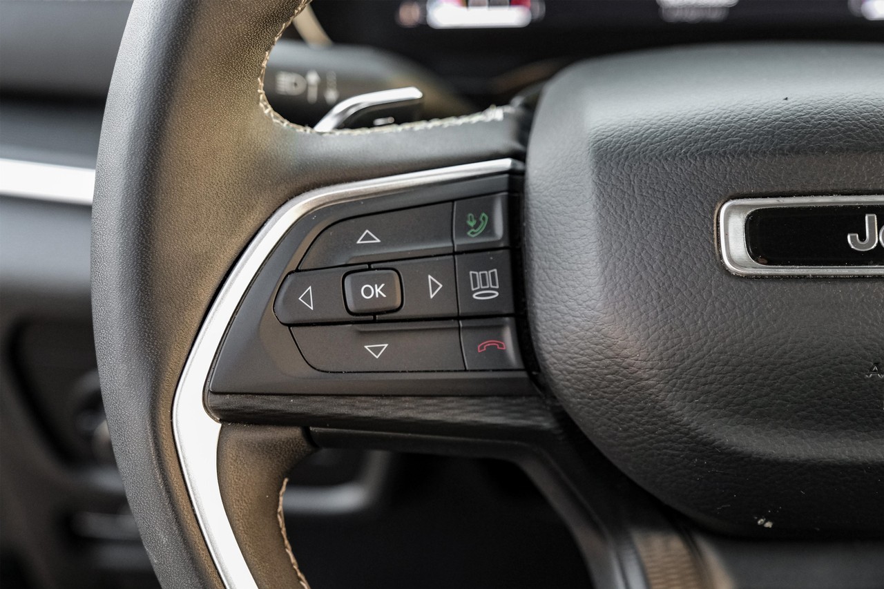 Jeep Grand Cherokee L Vehicle Main Gallery Image 17