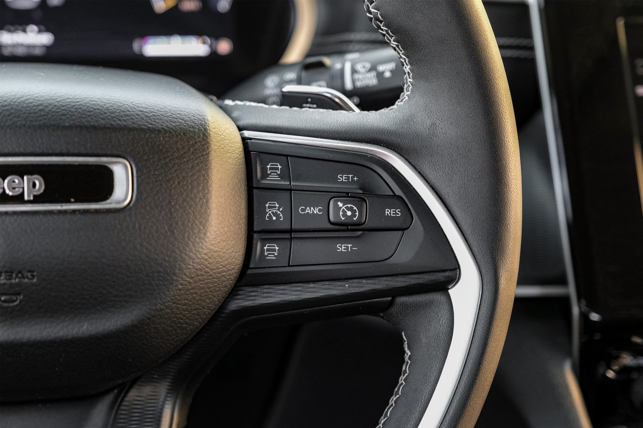 Jeep Grand Cherokee L Vehicle Main Gallery Image 18