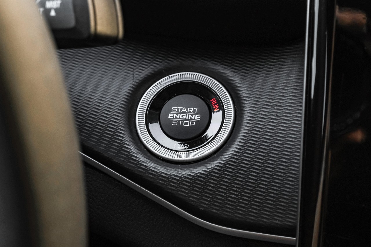 Jeep Grand Cherokee L Vehicle Main Gallery Image 21