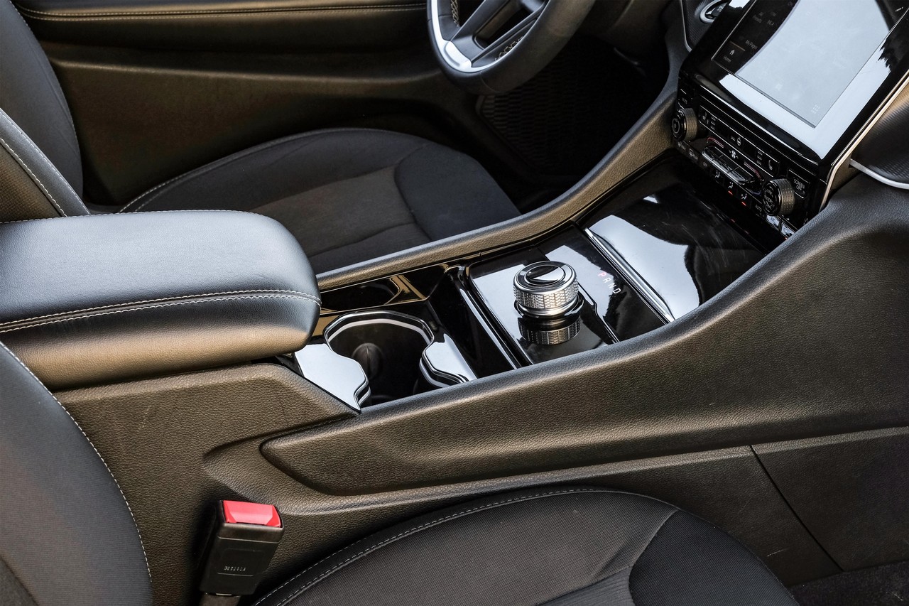 Jeep Grand Cherokee L Vehicle Main Gallery Image 24