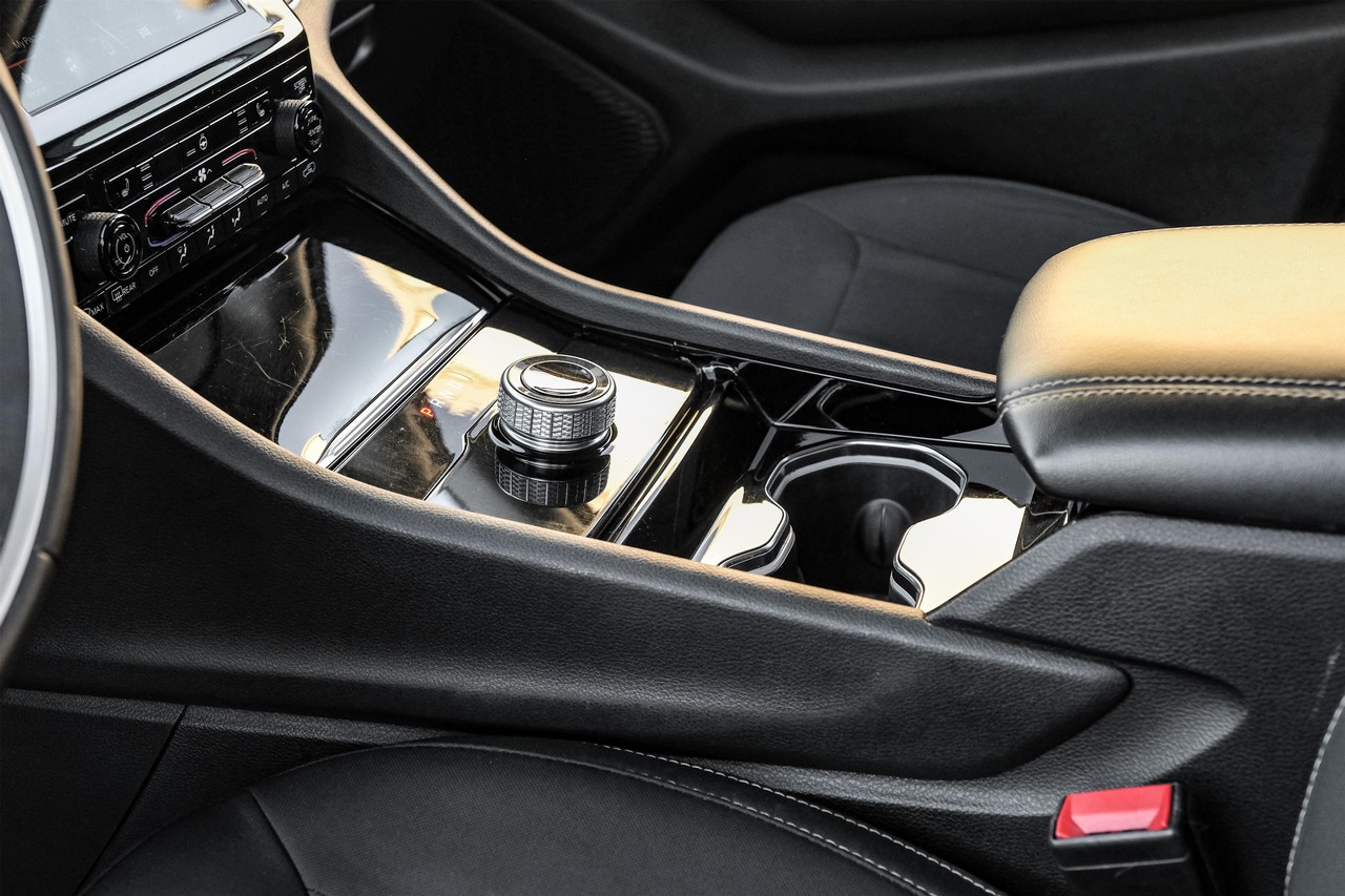 Jeep Grand Cherokee L Vehicle Main Gallery Image 25