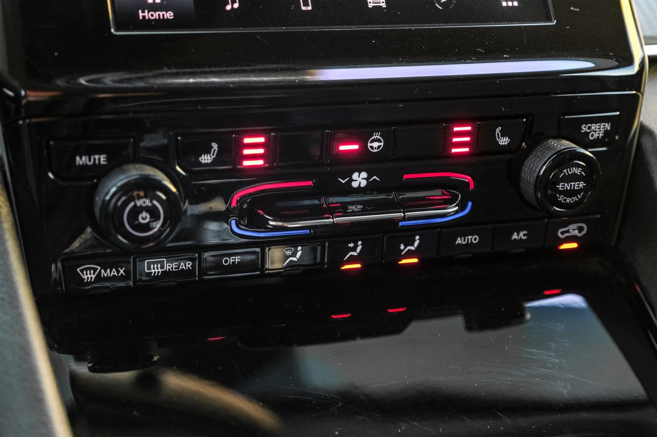 Jeep Grand Cherokee L Vehicle Main Gallery Image 27