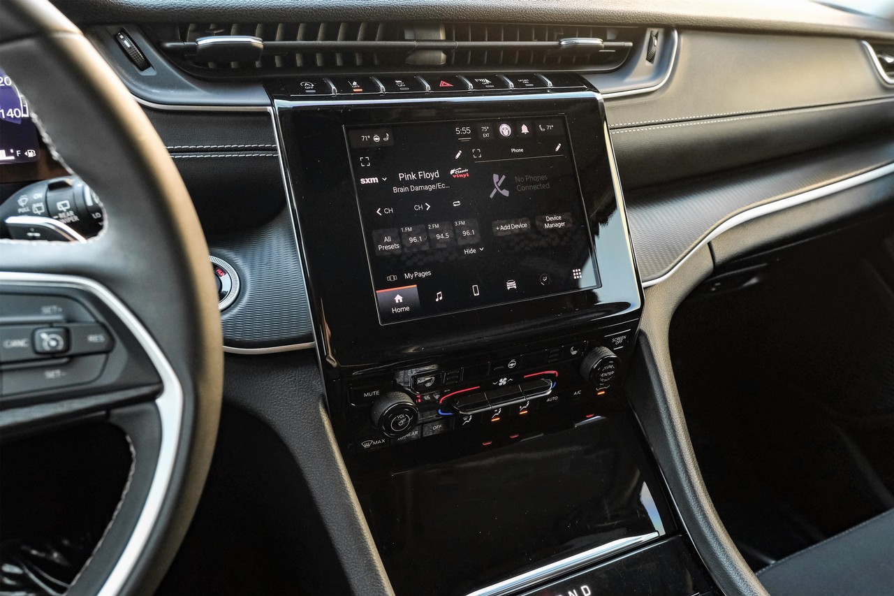 Jeep Grand Cherokee L Vehicle Main Gallery Image 29