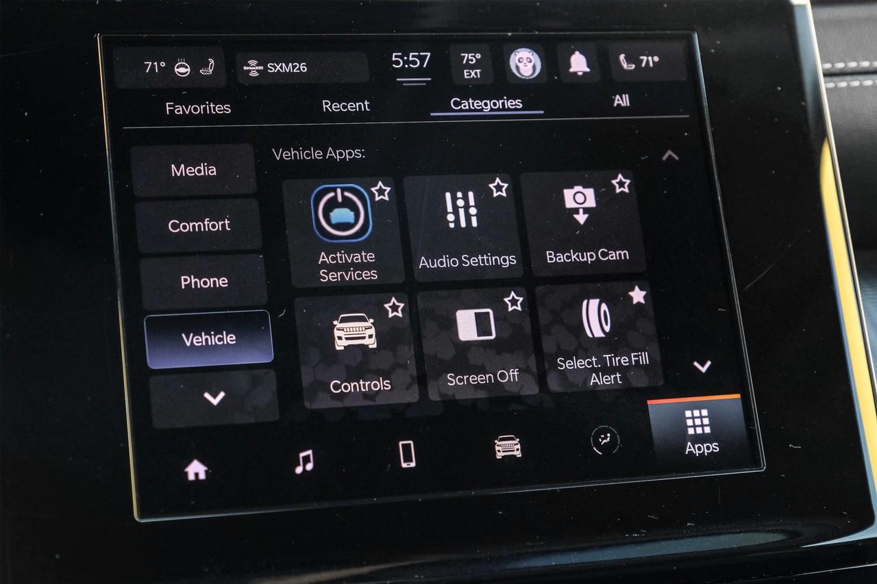 Jeep Grand Cherokee L Vehicle Main Gallery Image 32