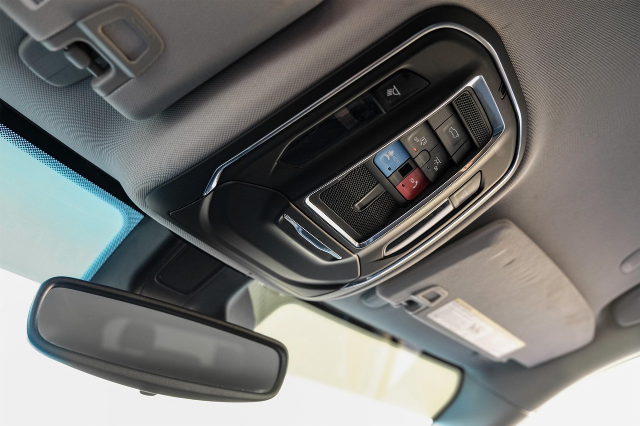 Jeep Grand Cherokee L Vehicle Main Gallery Image 33