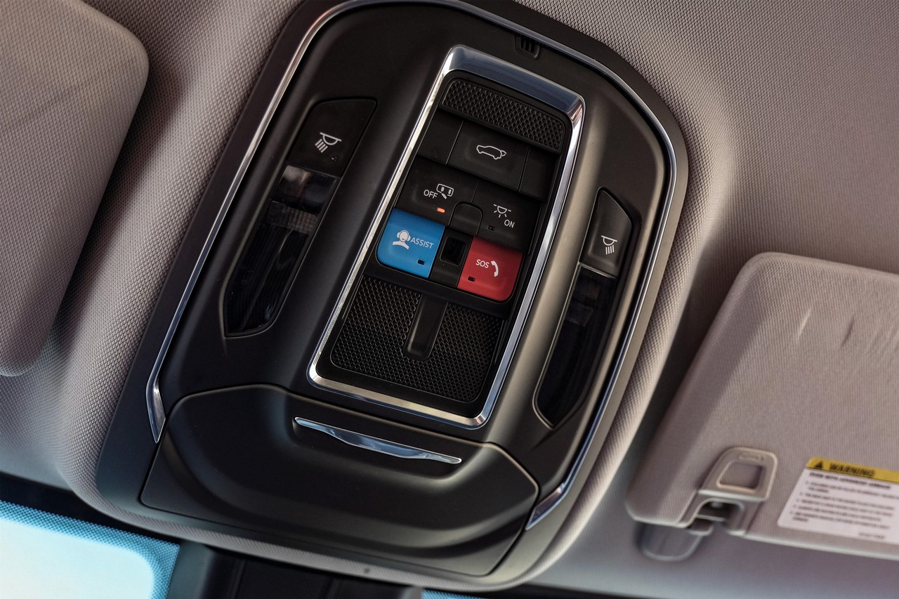 Jeep Grand Cherokee L Vehicle Main Gallery Image 34