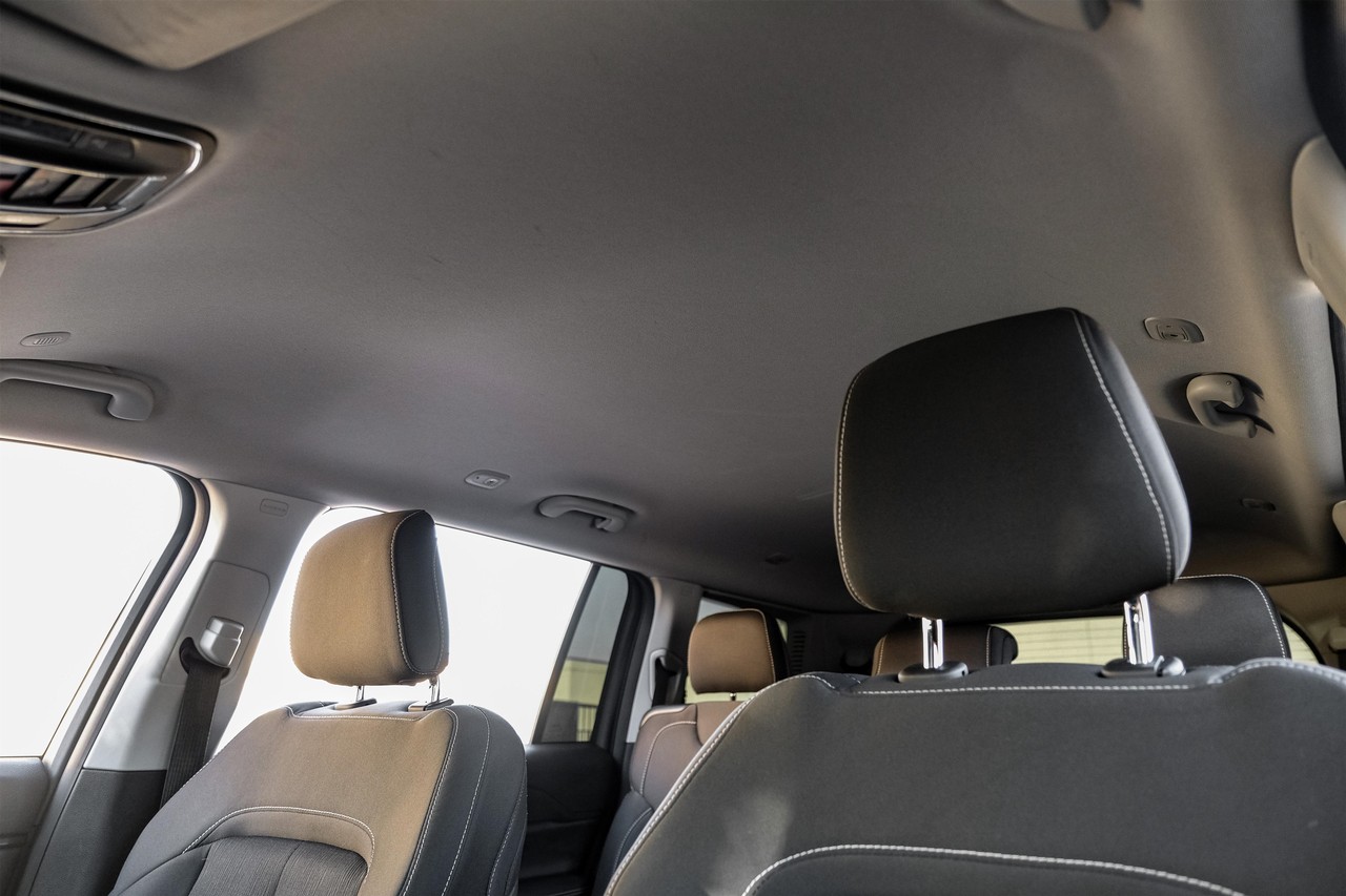 Jeep Grand Cherokee L Vehicle Main Gallery Image 35