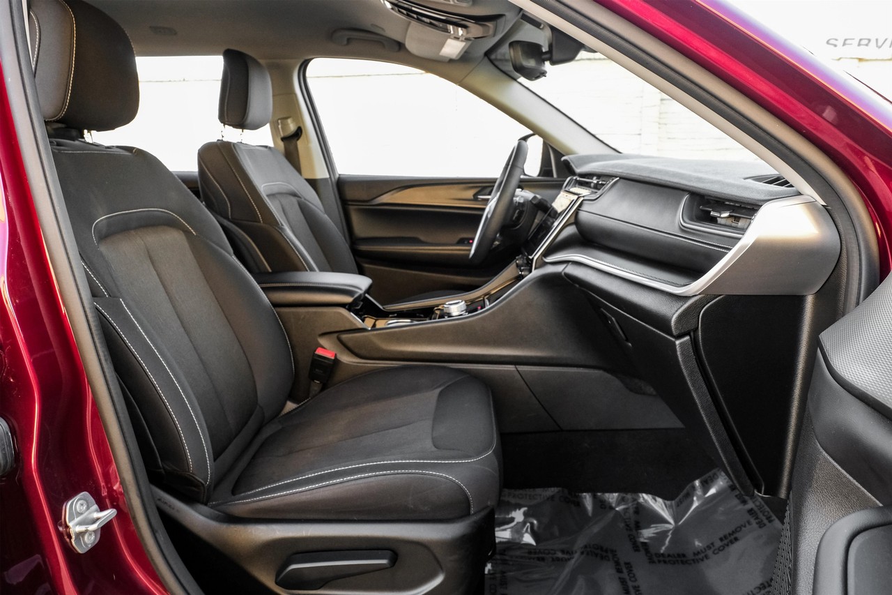 Jeep Grand Cherokee L Vehicle Main Gallery Image 38