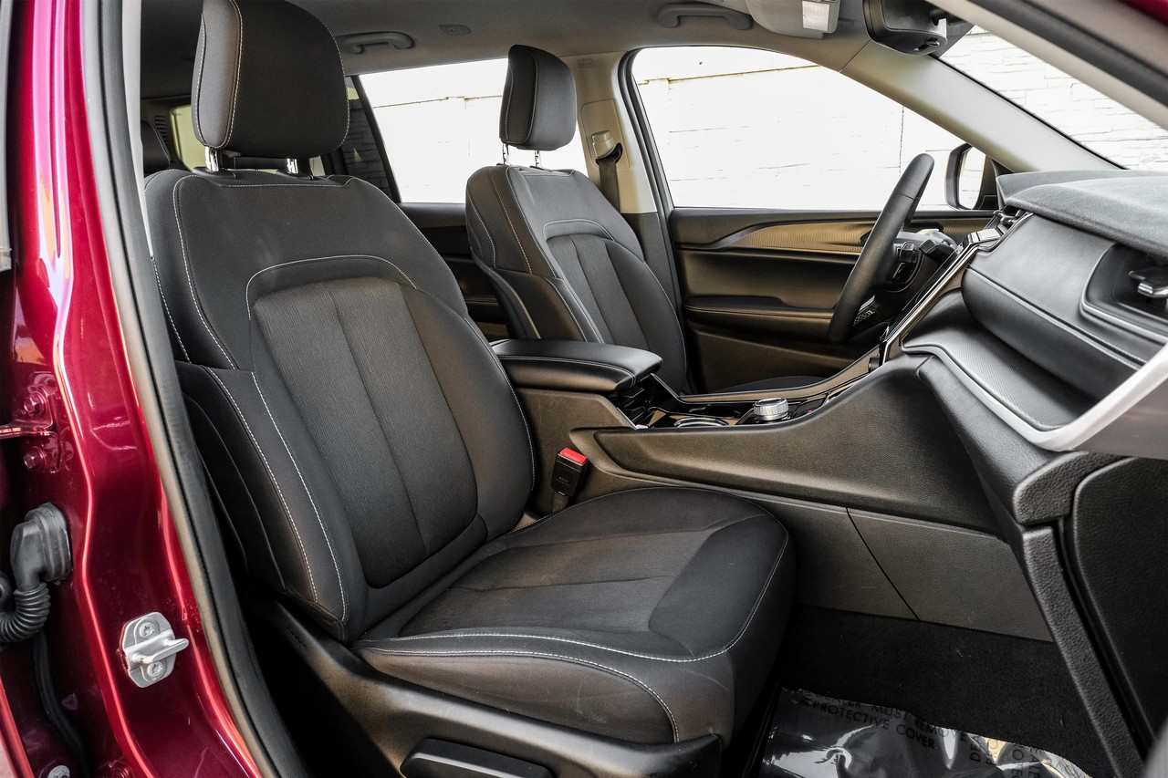 Jeep Grand Cherokee L Vehicle Main Gallery Image 39