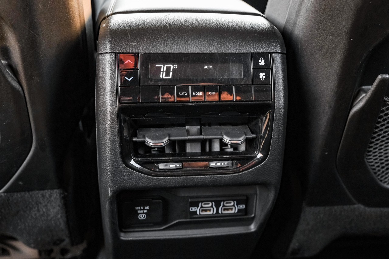 Jeep Grand Cherokee L Vehicle Main Gallery Image 42