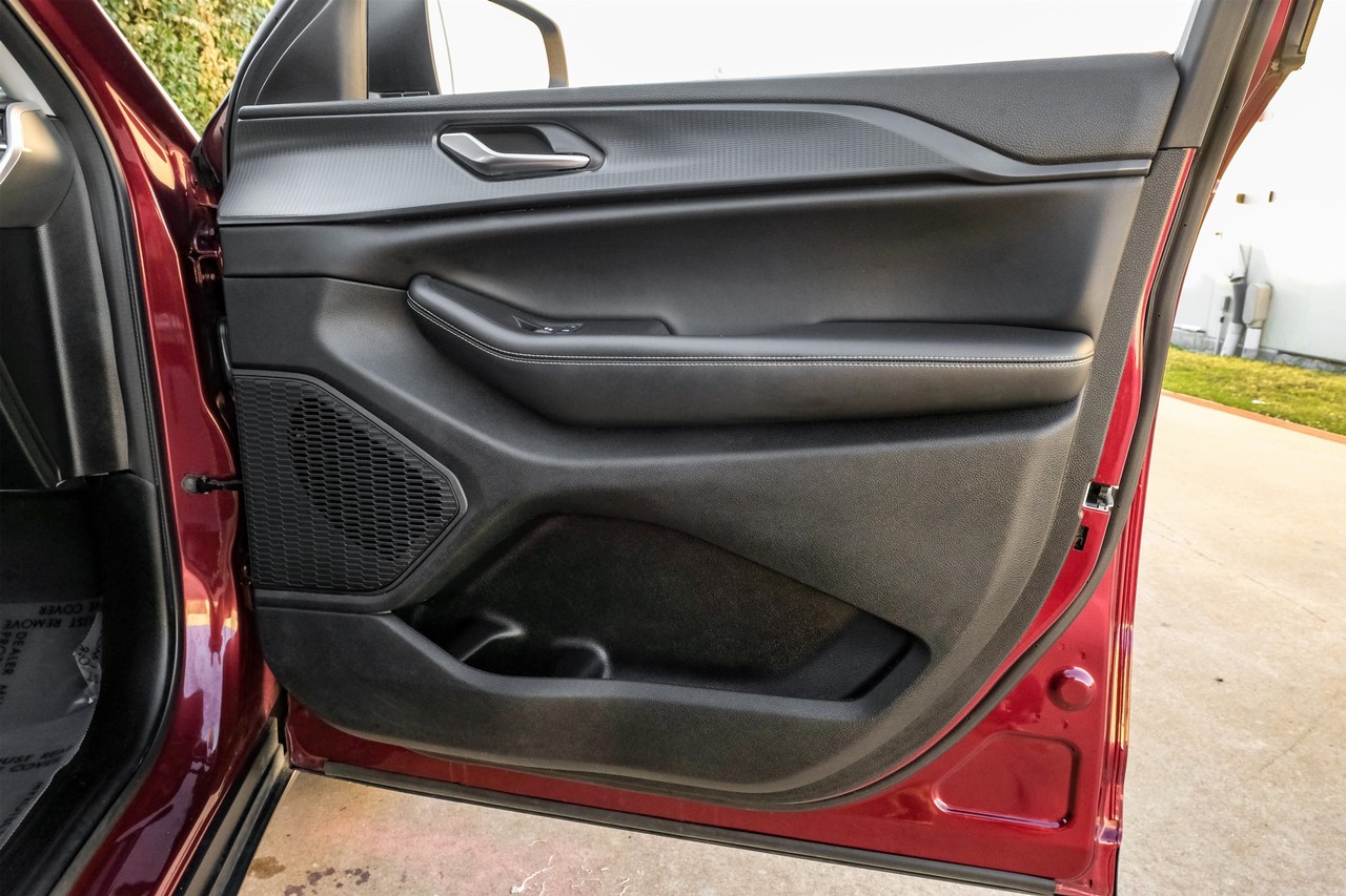 Jeep Grand Cherokee L Vehicle Main Gallery Image 50