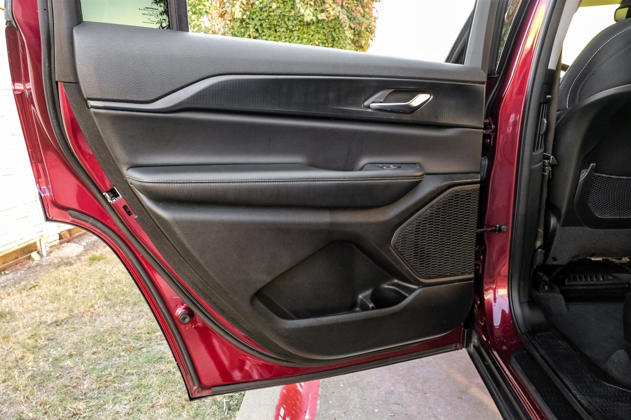 Jeep Grand Cherokee L Vehicle Main Gallery Image 51