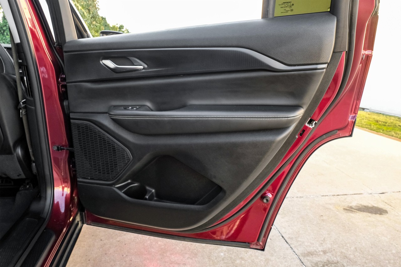 Jeep Grand Cherokee L Vehicle Main Gallery Image 52