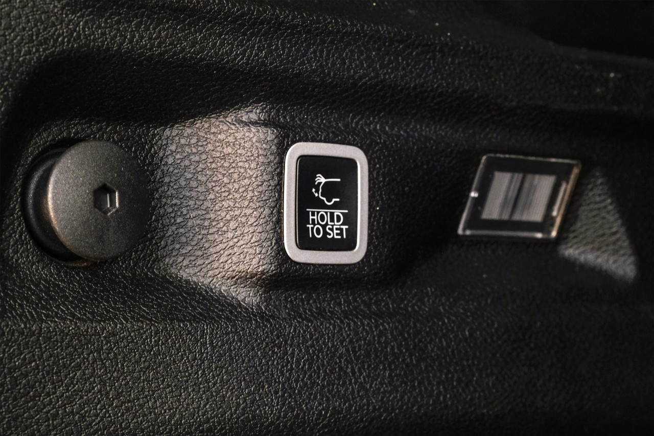 Jeep Grand Cherokee L Vehicle Main Gallery Image 56