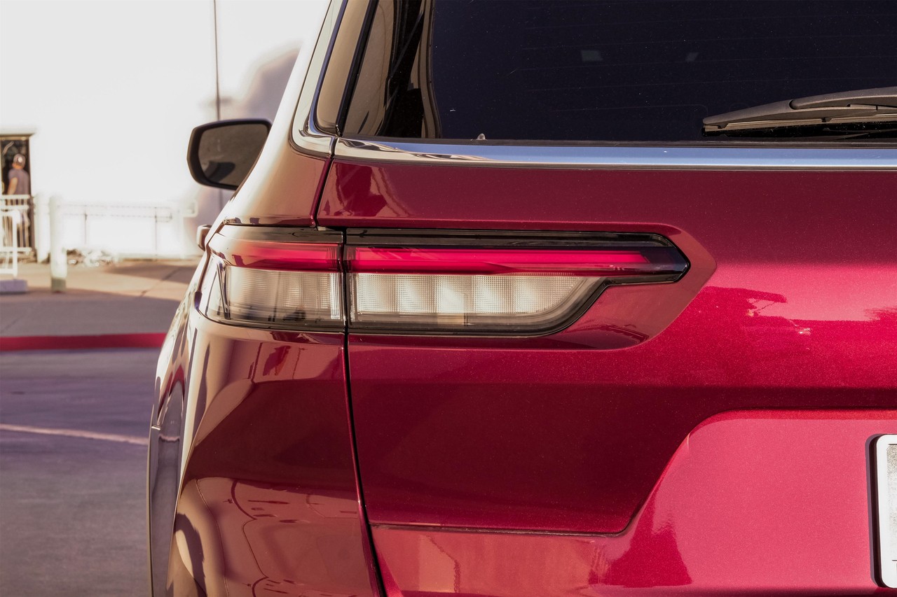 Jeep Grand Cherokee L Vehicle Main Gallery Image 58