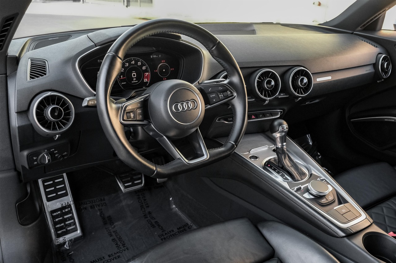 Audi TT Vehicle Main Gallery Image 03